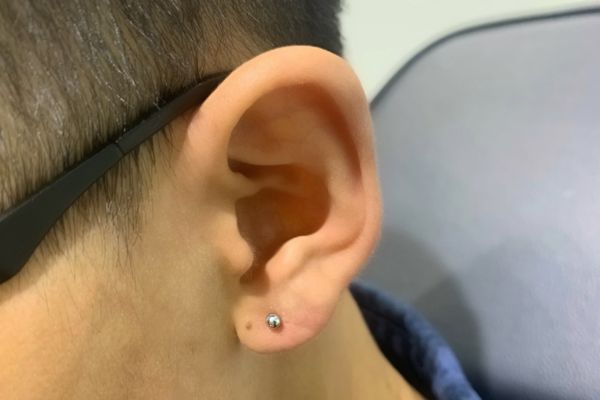 Tổng hợp hình ảnh xỏ Lobe cho các bạn nam tại TinyBox 6/2024