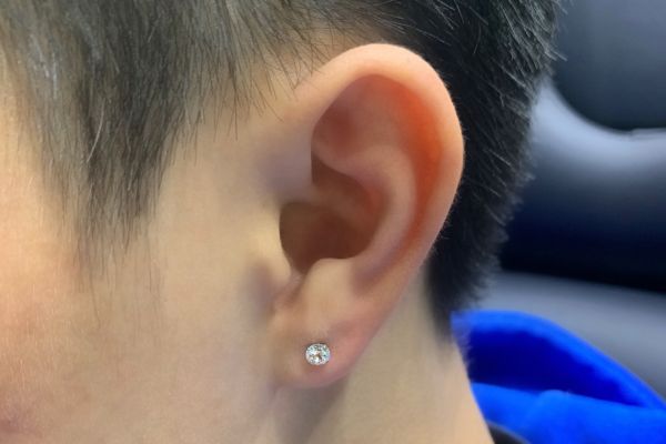 Tổng hợp hình ảnh xỏ Lobe cho các bạn nam tại TinyBox 6/2024