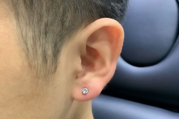 Tổng hợp hình ảnh xỏ Lobe cho các bạn nam tại TinyBox 6/2024
