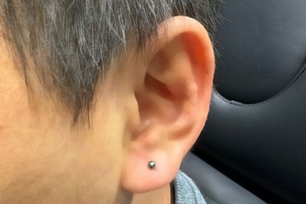 Tổng hợp hình ảnh xỏ Lobe cho các bạn nam tại TinyBox 6/2024