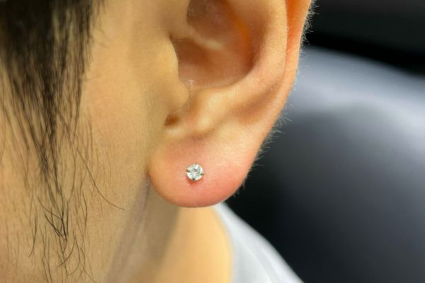 Tổng hợp hình ảnh xỏ Lobe cho các bạn nam tại TinyBox 6/2024