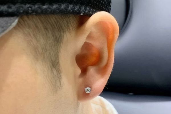 Tổng hợp hình ảnh xỏ Lobe cho các bạn nam tại TinyBox 6/2024
