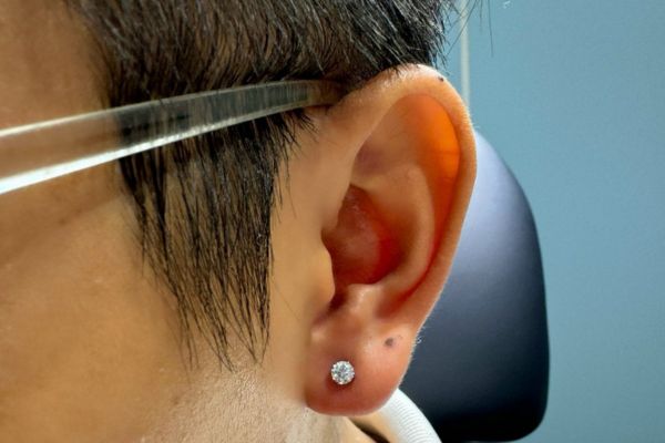 Tổng hợp hình ảnh xỏ Lobe cho các bạn nam tại TinyBox 6/2024