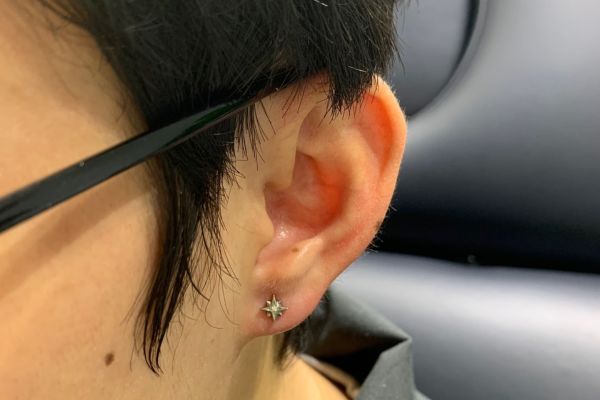 Tổng hợp hình ảnh xỏ Lobe cho các bạn nam tại TinyBox 6/2024
