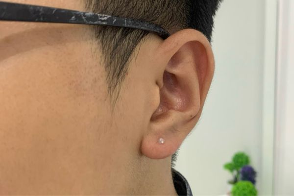 Tổng hợp hình ảnh xỏ Lobe cho các bạn nam tại TinyBox 6/2024