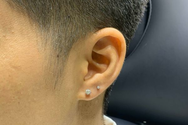 Tổng hợp hình ảnh xỏ Lobe cho các bạn nam tại TinyBox 6/2024