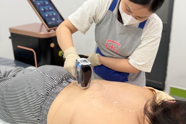 Triệt lông xong bị đau nhẹ có sao không?
