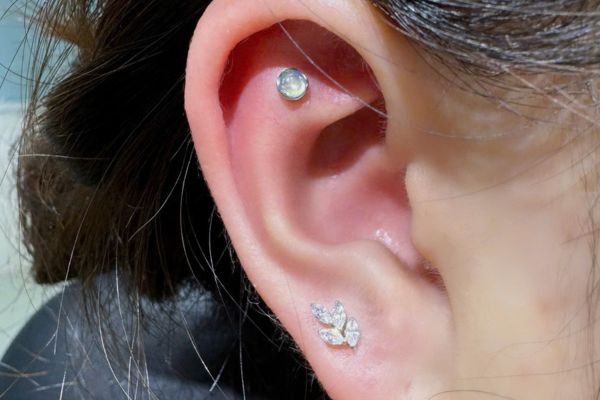 Ưu và nhược điểm khi xỏ 3 lỗ trên tai cùng lúc