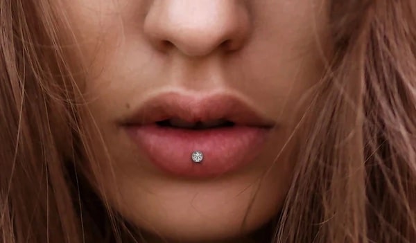 vị trí xỏ khuyên môi