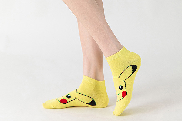 Vớ cổ ngắn dễ thương hình Pikachu màu vàng