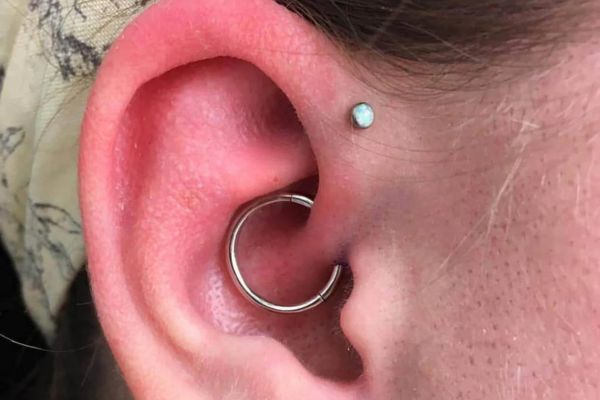 Xỏ Daith có đau không? 