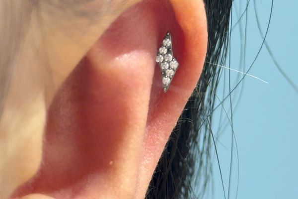Xỏ Helix 1 năm tháo ra có bị mất lỗ không?
