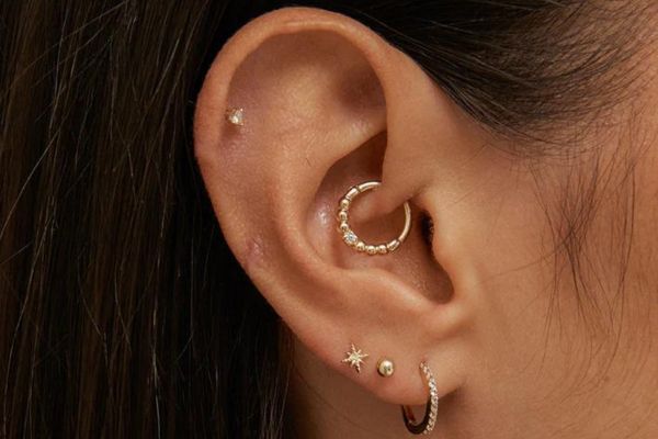 Xỏ khuyên ăn cá biển được không?