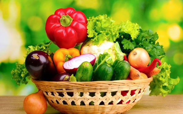 Xỏ khuyên ăn mắm tôm được không? ăn rau củ quả