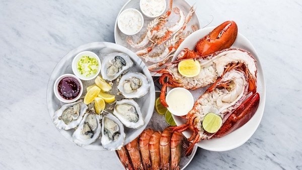 xỏ khuyên kiêng ăn hải sản