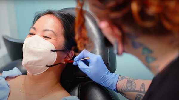Xỏ khuyên mất bao nhiêu thời gian?