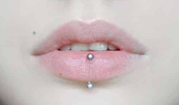 Xỏ khuyên môi có để lại sẹo không? 
