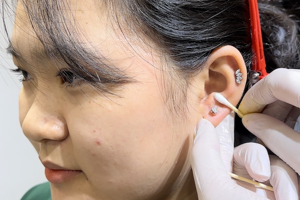 Xỏ khuyên tai bao lâu thay khuyên được