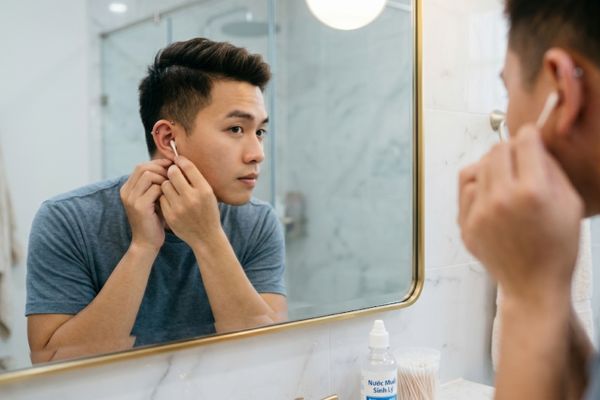 Hướng dẫn vệ sinh, chăm sóc đúng cách để rút ngắn thời gian lành cho lỗ xỏ tai