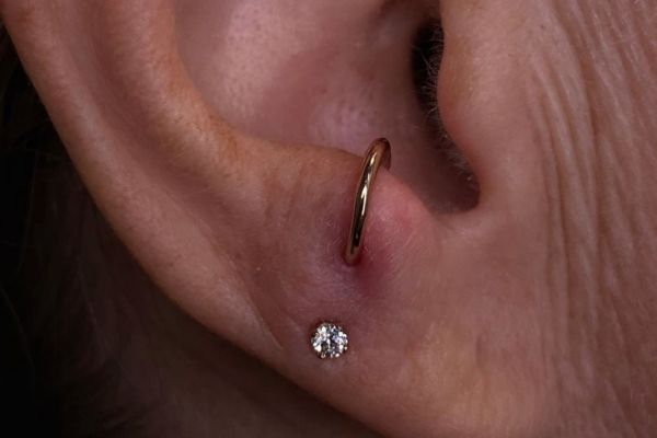 Xỏ khuyên vị trí Anti Tragus đau không?