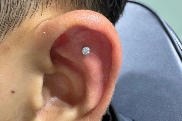 Xỏ khuyên vị trí nào diện Tết 