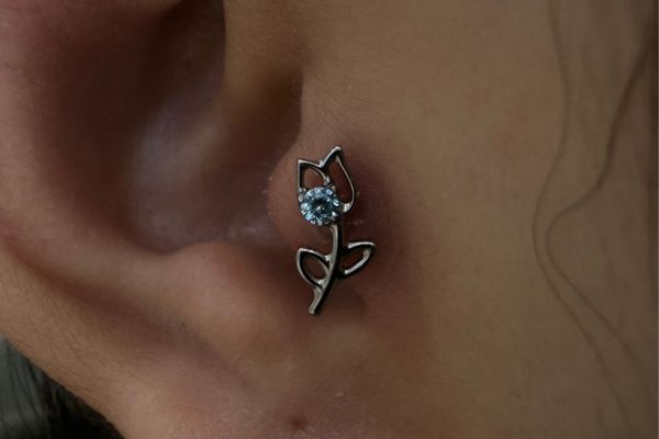 xỏ sụn tai - xỏ tragus