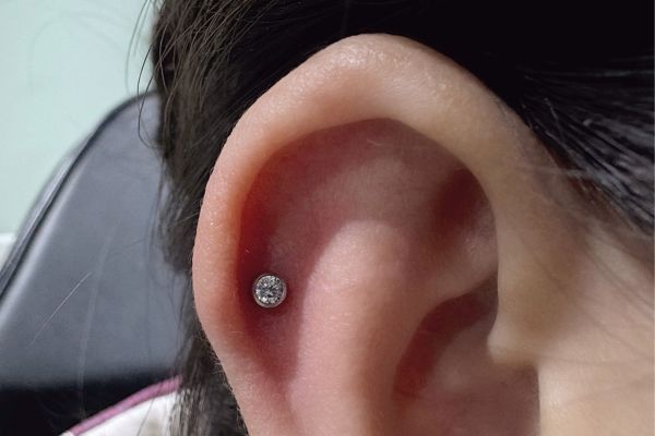 xỏ sụn tai - xỏ helix