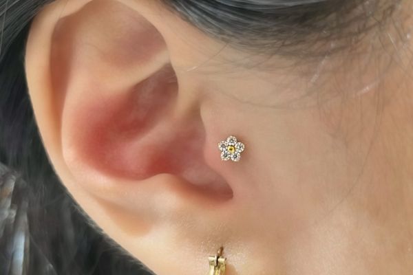 Xỏ Tragus mix với vị trí nào đẹp?