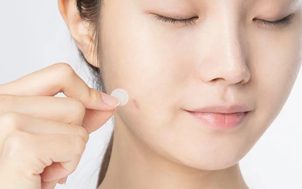 Mụn được gom cồi nhanh chóng sau khi sử dụng miếng dán mụn