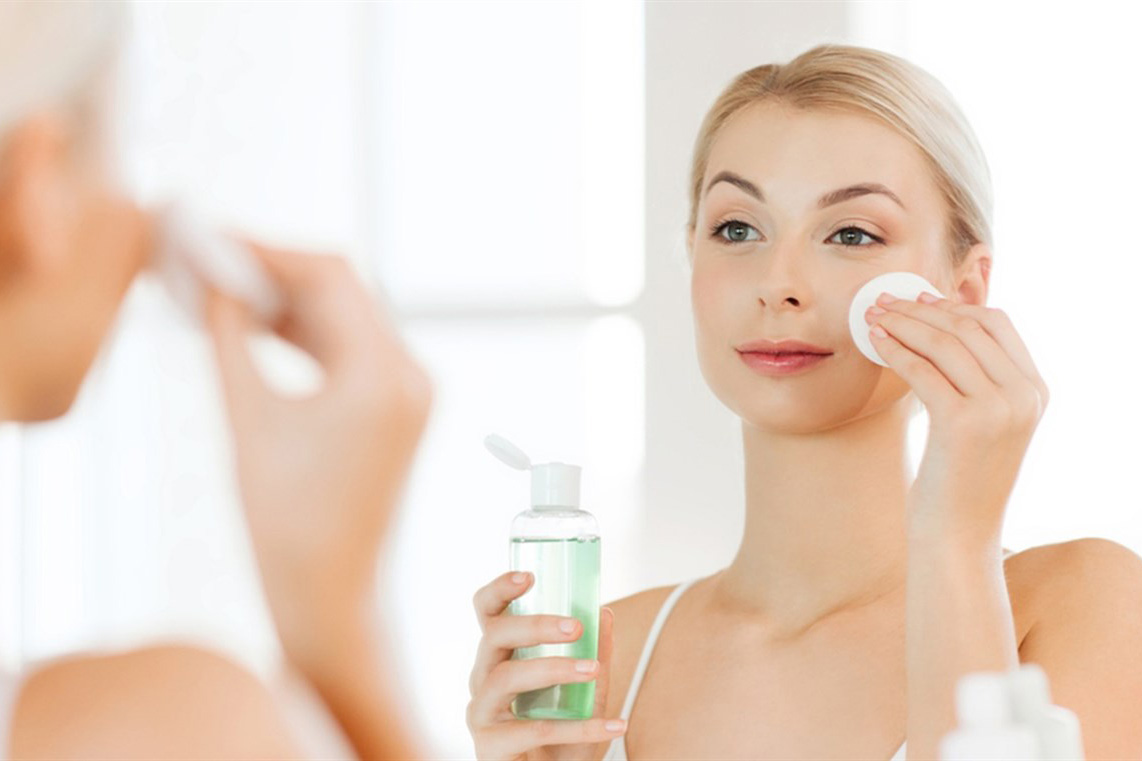 Các bước skincare sáng và tối cho da mụn đơn giản tại nhà | Actidem Việt Nam