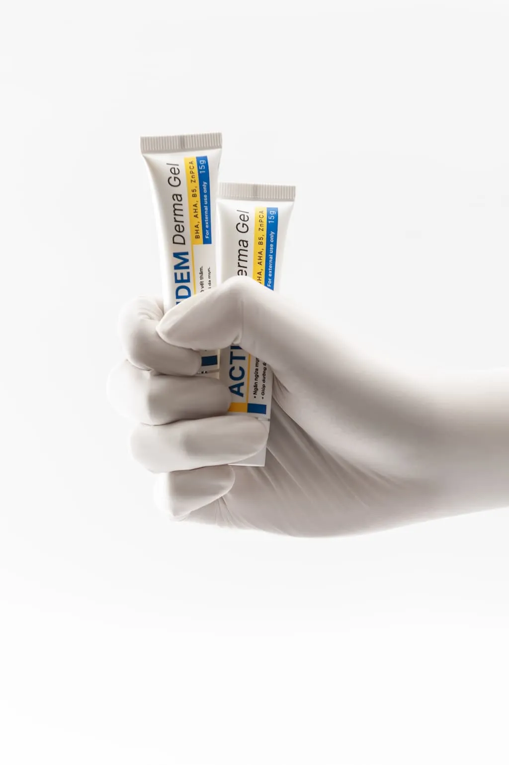 Chấm mụn ẩn với Actidem Derma Gel