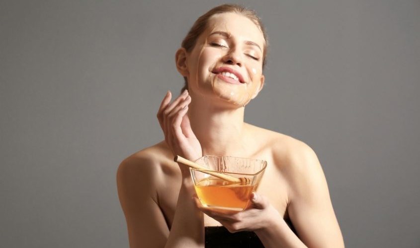 Giảm thâm sau mụn bằng mật ong lành tính