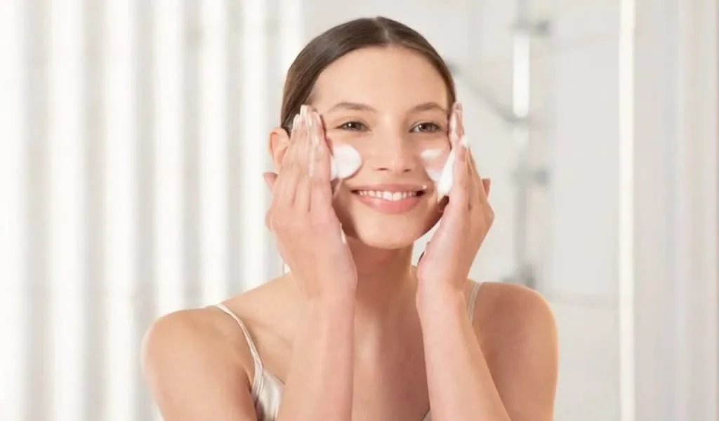 Hướng dẫn cách chăm sóc da bị thâm mụn hiệu quả