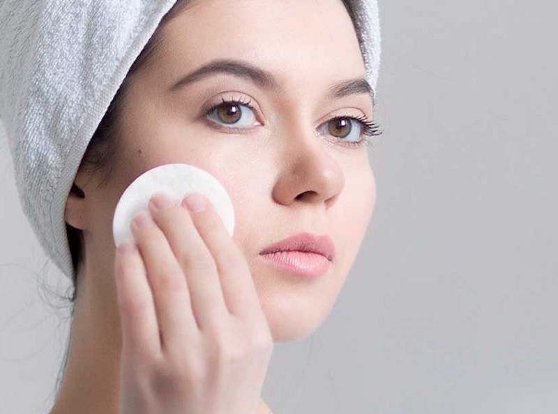 Nguyên nhân chính của việc xuất hiện mụn ẩn là do bạn vệ sinh da không đúng cách