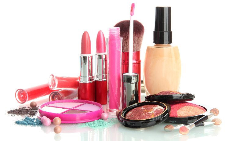 Lạm dụng mỹ phẩm khiến da xuất hiện mụn