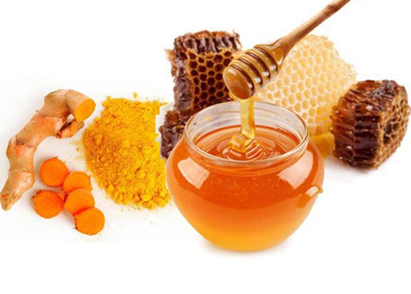 Mặt nạ nghệ mật ong có thể giúp giảm mụn li ti ở má và giúp da sáng khỏe hơn