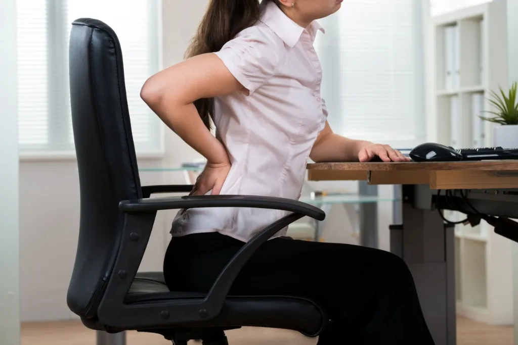 Ngồi văn phòng nhiều và thiếu vận động