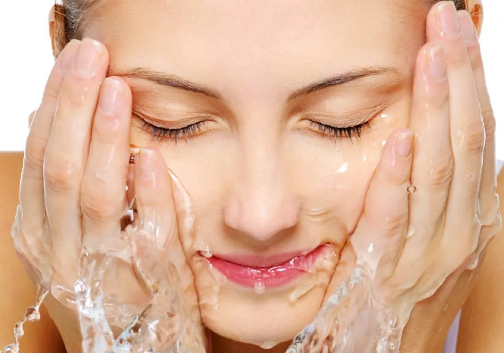Giảm stress và thư giãn khi rửa mặt bằng nước ấm