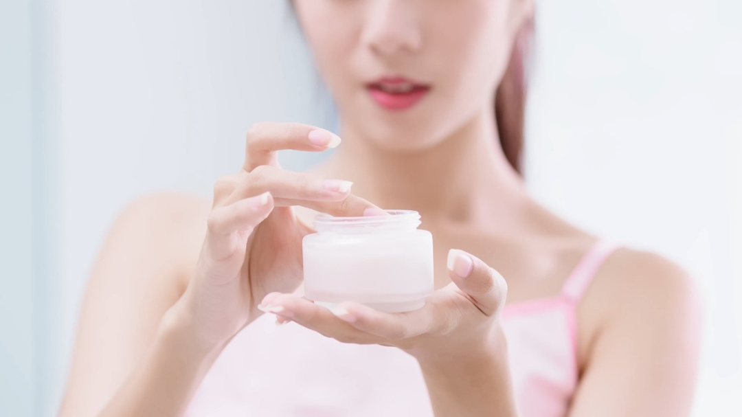 Quy trình dùng sữa rửa mặt cho da mụn ẩn