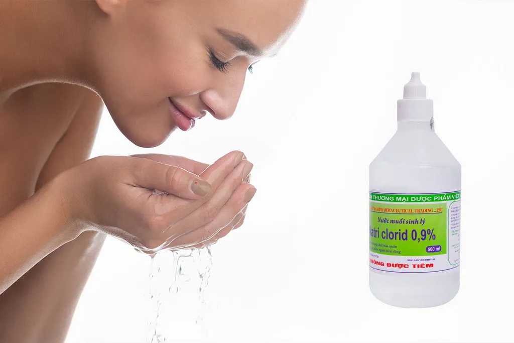 Cách trị mụn bằng nước muối sinh lý