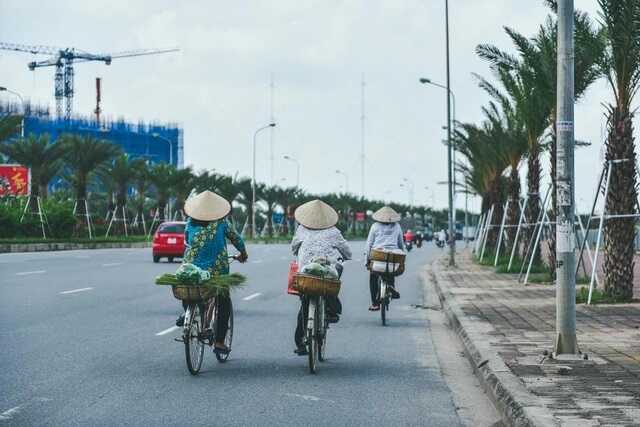 Đi xe đạp bán cốm