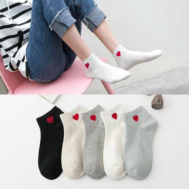 Tất trái tim đỏ
