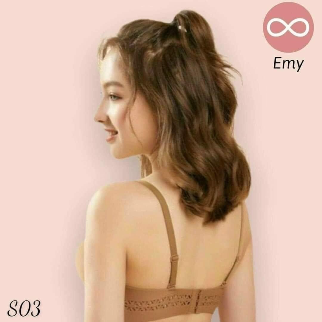 Về hàng áo S03, mút bàn tay