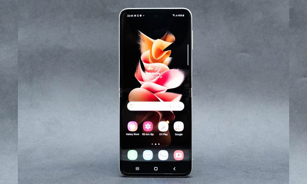 Màn hình chính của máy có kích thước 6.7 inch với tốc độ làm mới 120Hz