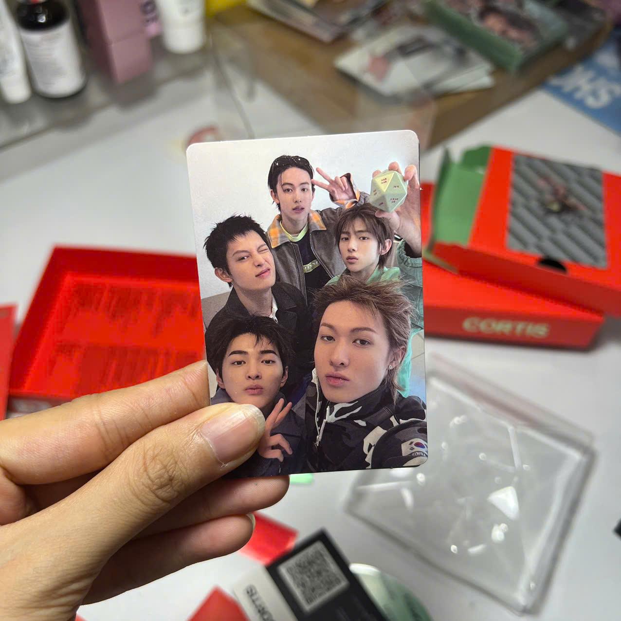 Photocard Cortis GREENGREEN official - Thẻ ảnh bo góc chính hãng