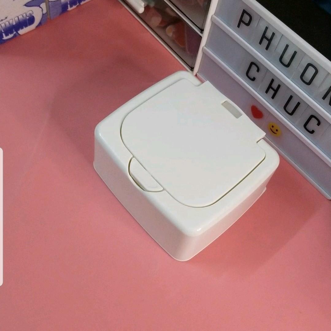 Hộp đựng đồ có nắp bật tự động