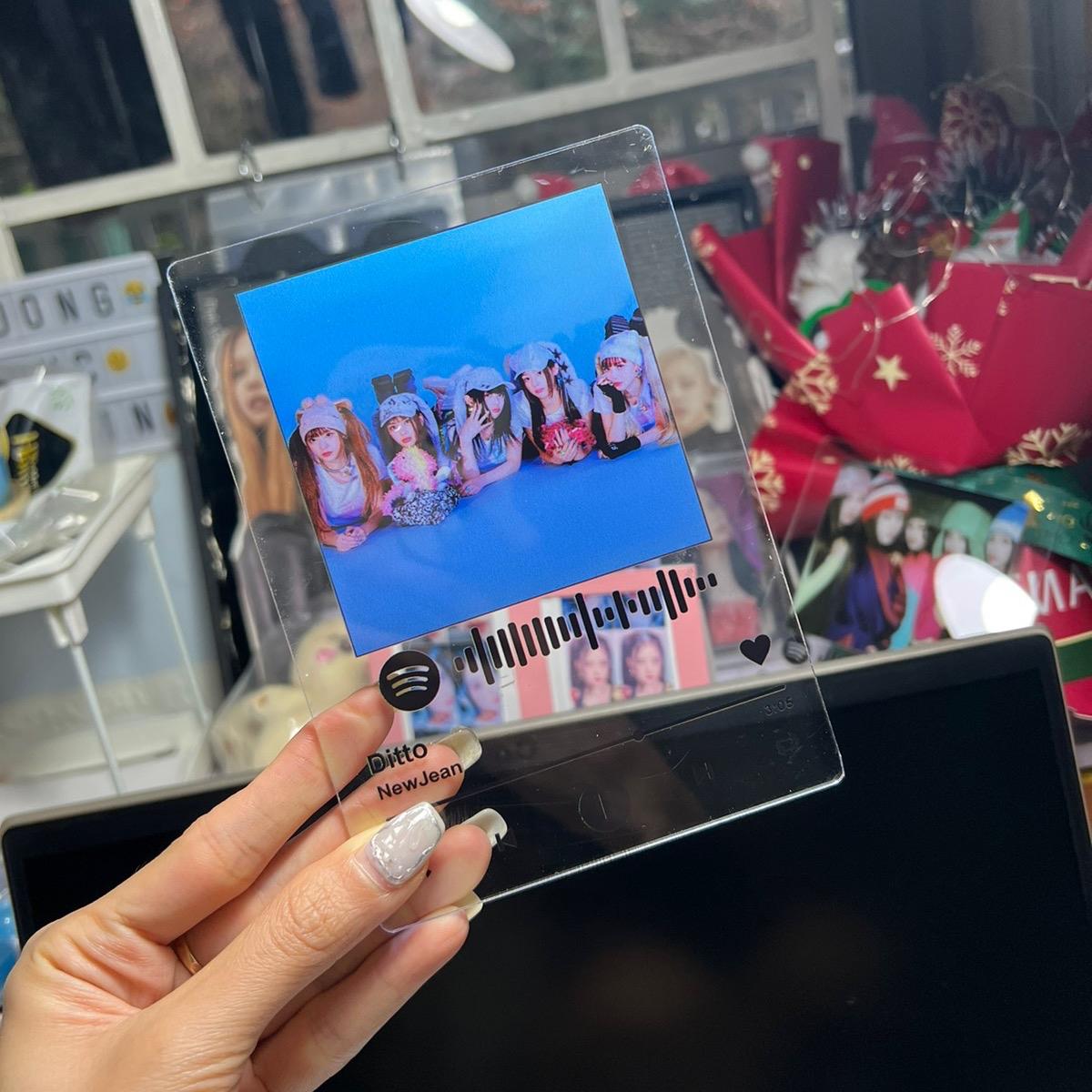 Khung ảnh mica Spotify NewJeans