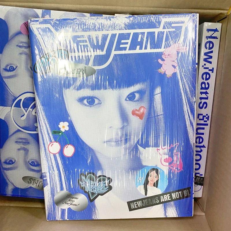 HỦY MÃ - NewJeans Blue Book ver Official