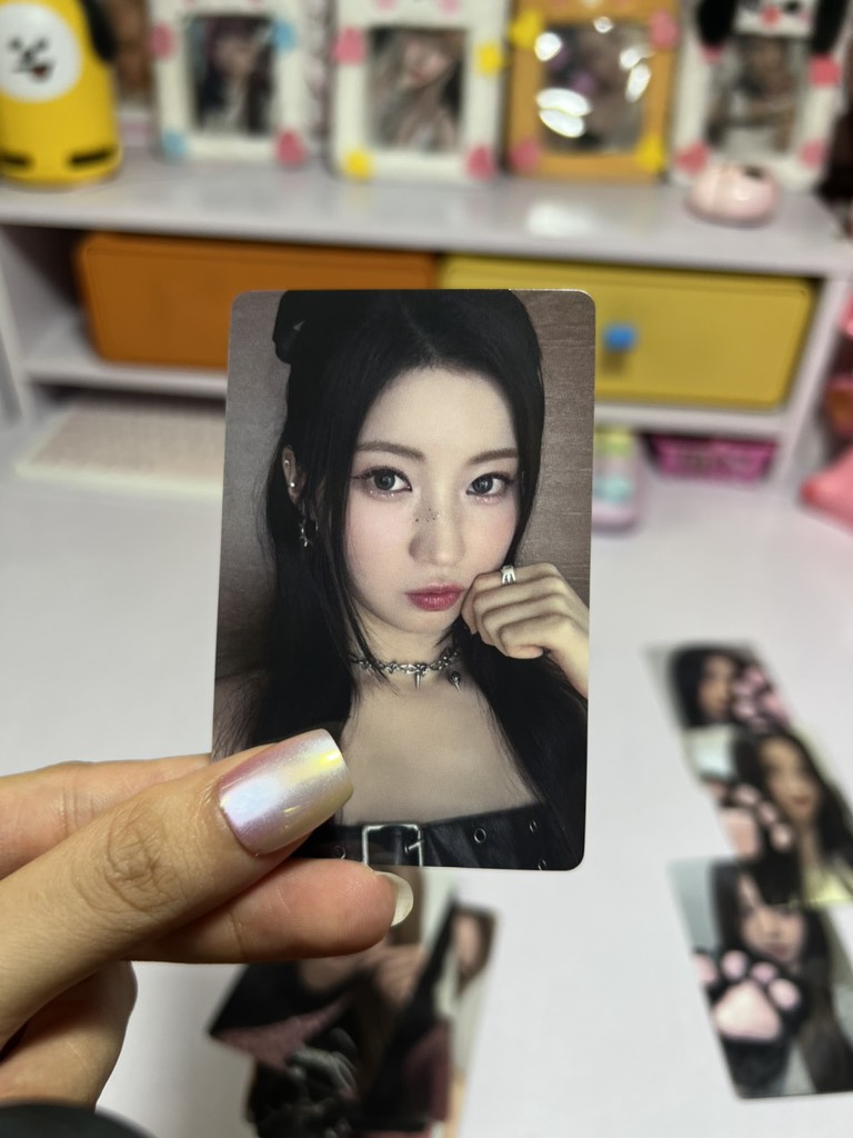Photocard BABYMONSTER Rose Day Lucky Draw Event - Thẻ ảnh bo góc Babymonster