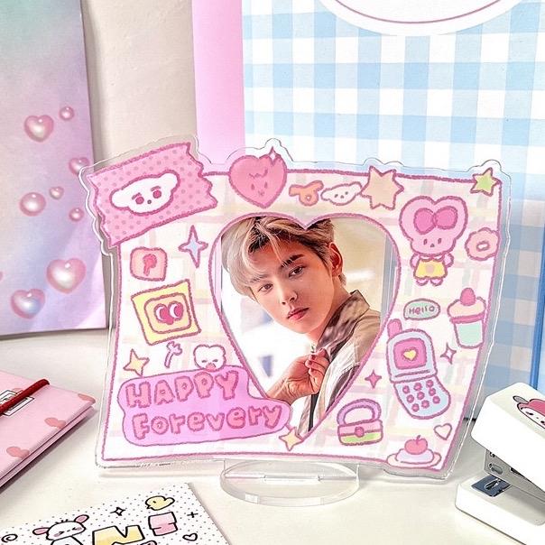 Tổng hợp mẫu standee, holder, frame đựng thẻ bo góc bắt trend